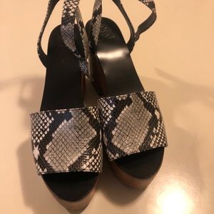 Perfect condition Tory Burch platform wood